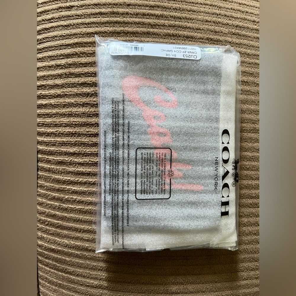 Coach Corner Zip Wristlet With Coach Graphic nwt in packaging - Picture 4 of 5